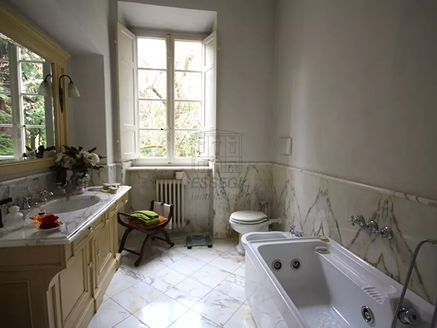 Immagine 18 di Villa in vendita  in Via del Caporale 773 a Lucca