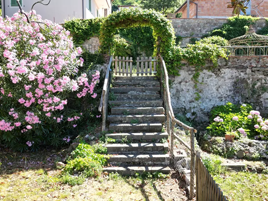 Immagine 7 di Rustico / casale in vendita  in Via di matraia a Lucca