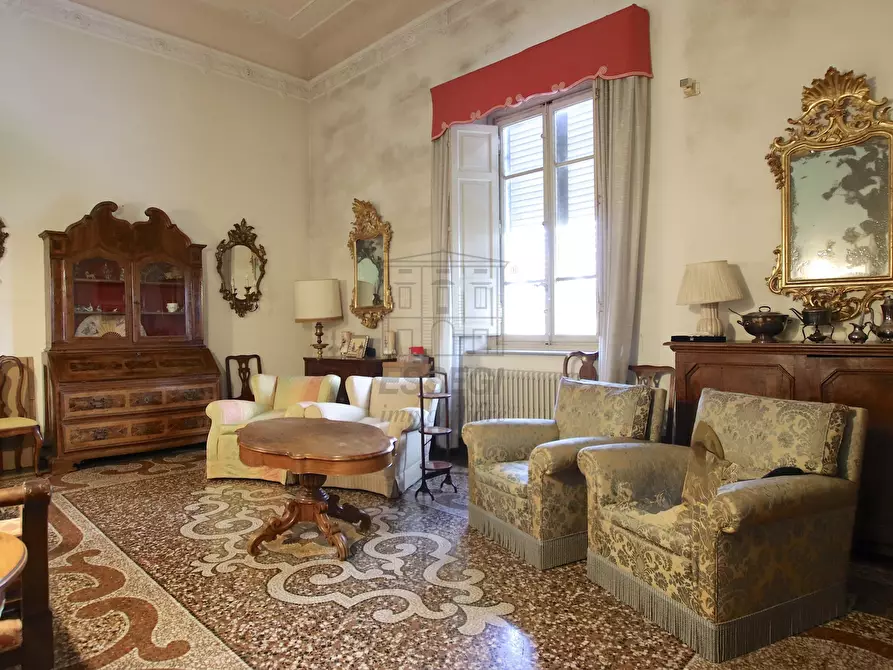 Immagine 3 di Appartamento in vendita  a Lucca