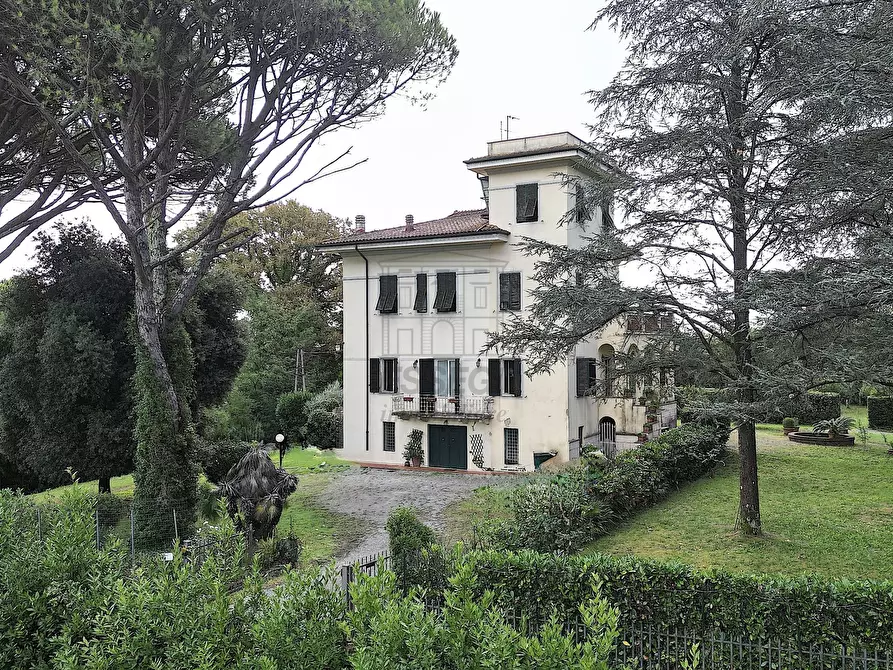 Immagine 4 di Villa in vendita  in traversa i 248 a Lucca