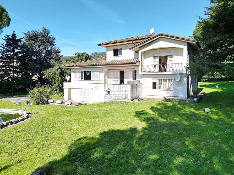 Immagine 1 di Villa in vendita  in Via di Balbano, Nozzano 78 a Lucca