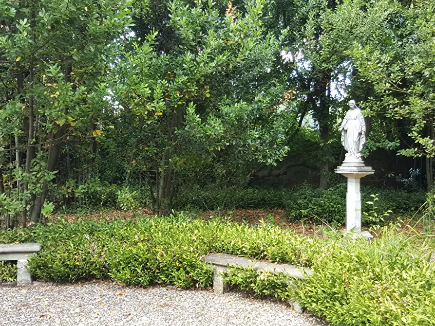 Immagine 19 di Villa in vendita  a Lucca