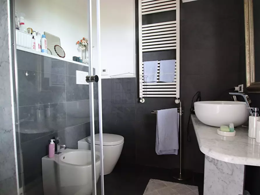 Immagine 38 di Rustico / casale in vendita  in Via Pieroni a Lucca