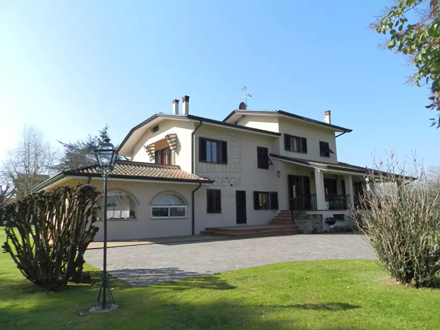 Immagine 8 di Villa in vendita  in Traversa II Via Vecchia Pesciatina 84 a Lucca