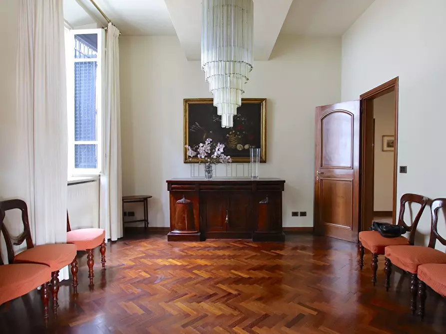 Immagine 2 di Villa in vendita  in Via Pietro Paolini 303 a Lucca