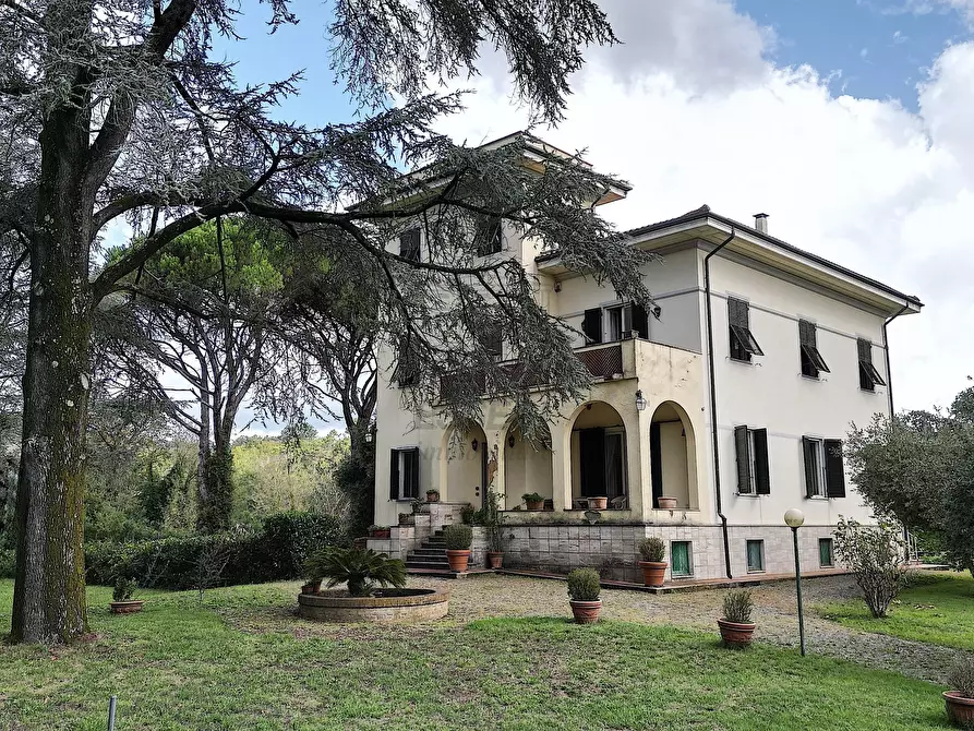 Immagine 1 di Villa in vendita  in traversa i 248 a Lucca