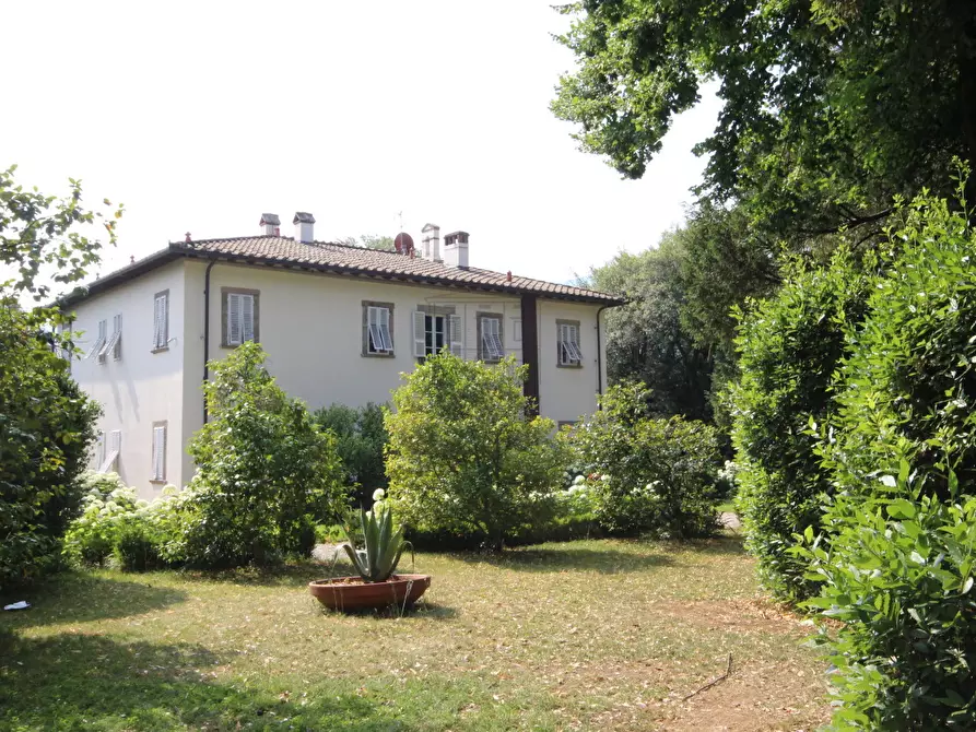 Immagine 23 di Villa in vendita  in Via della Chiesa VII 351 a Lucca