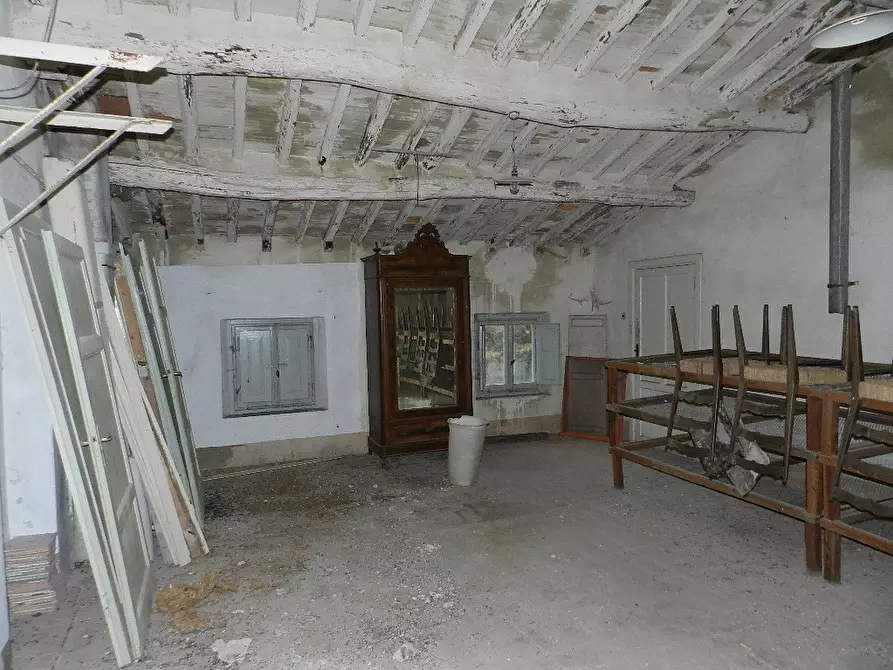 Immagine 15 di Rustico / casale in vendita  in Via per Chiatri a Lucca