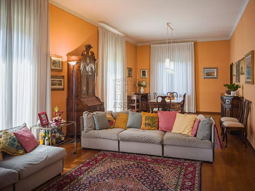 Immagine 14 di Villa in vendita  in Via Castruccio Buonamici a Lucca