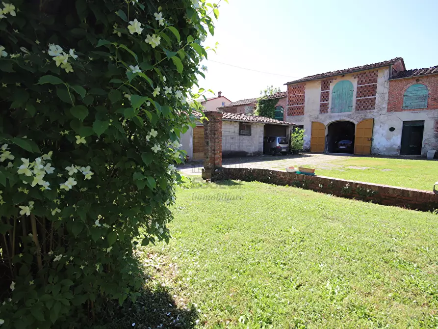 Immagine 30 di Villa in vendita  in Via Traversa di Parezzana 1 a Capannori