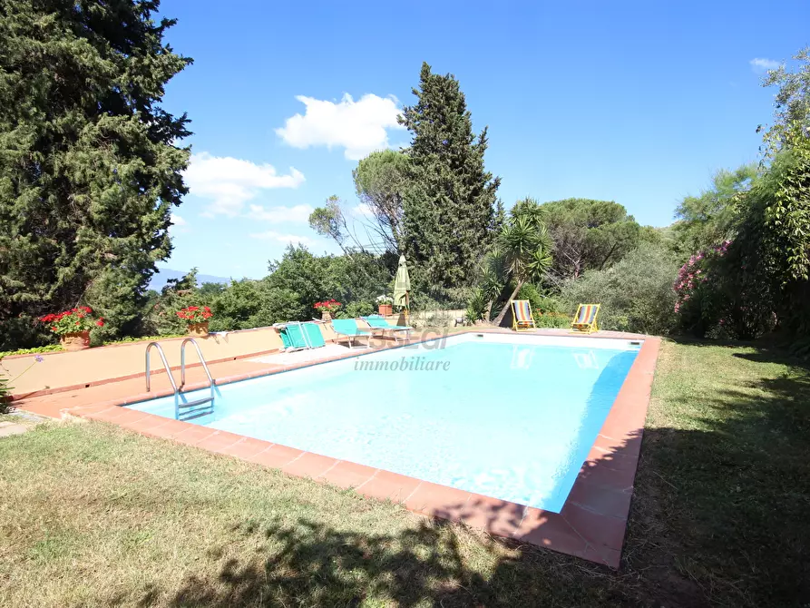 Immagine 13 di Rustico / casale in vendita  a Lucca