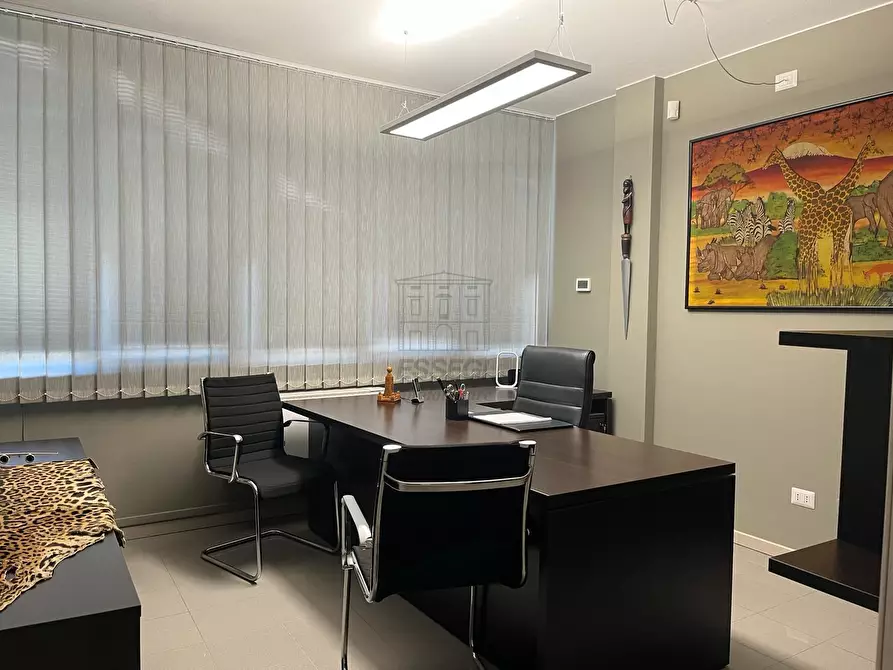 Immagine 8 di Ufficio in vendita  in Via Romana a Lucca
