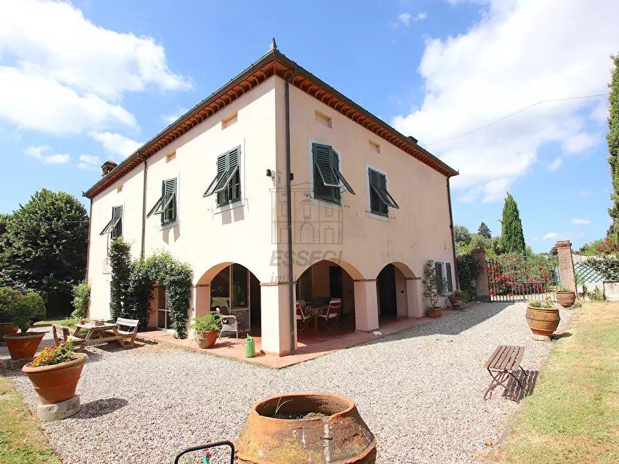 Immagine 1 di Villa in vendita  in Via di segromigno a Capannori