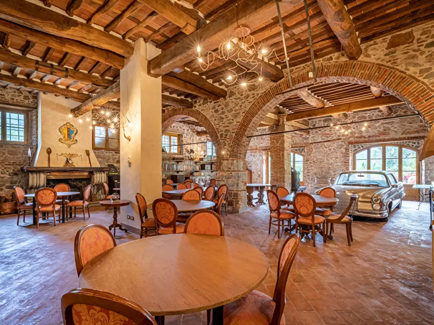 Immagine 38 di Villa in vendita  in via del maccennere a Lucca