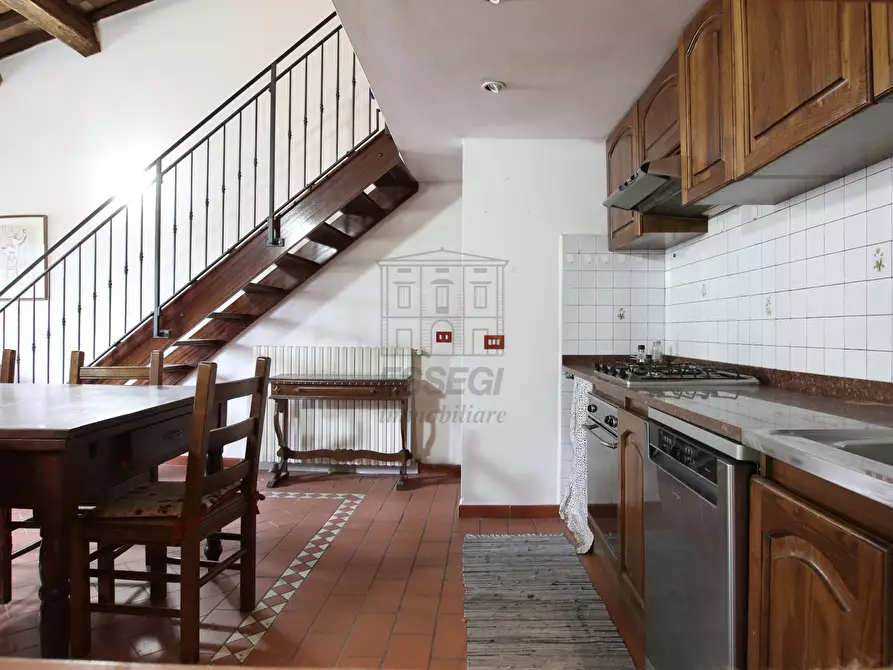 Immagine 2 di Appartamento in vendita  a Lucca