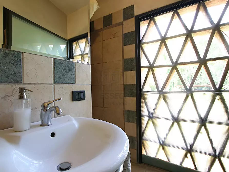 Immagine 69 di Rustico / casale in vendita  in Via della Chiesa di Gragnano a Lucca