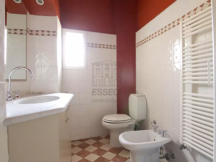 Immagine 11 di Appartamento in vendita  in Via Fillungo 113 a Lucca