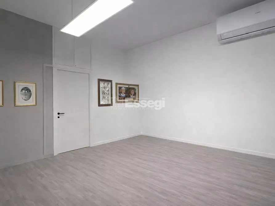 Immagine 10 di Attività artigianale in affitto  in Via Romana 315 a Lucca