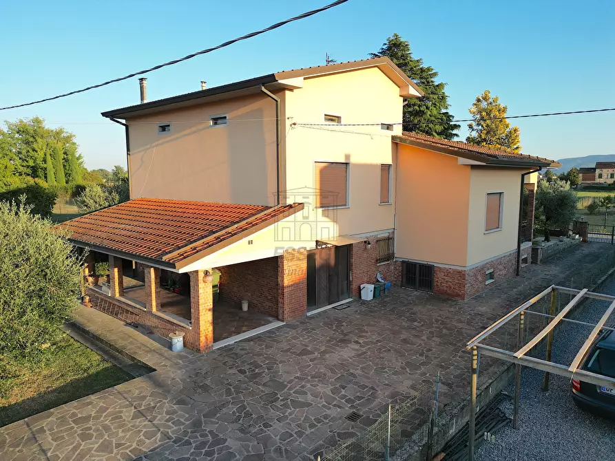 Immagine 1 di Villa in vendita  in Via delle Ville Prima, S.Cassiano a Vico 2915 a Lucca