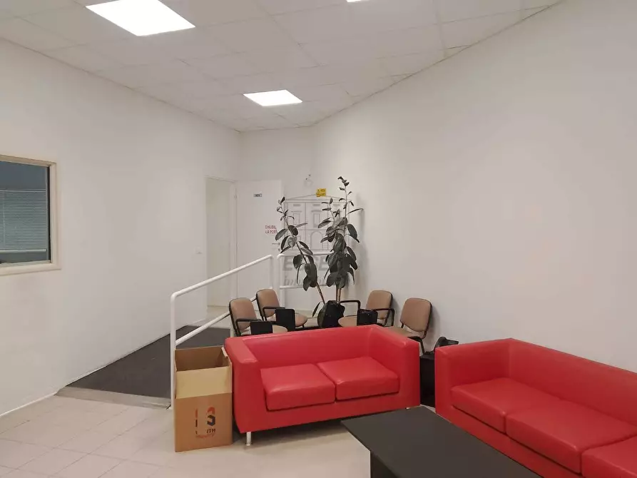 Immagine 8 di Attività artigianale in vendita  a Lucca