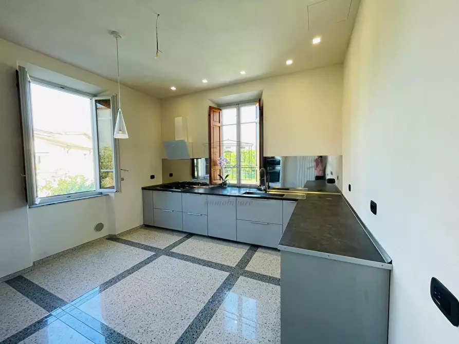 Immagine 9 di Villa in vendita  a Capannori