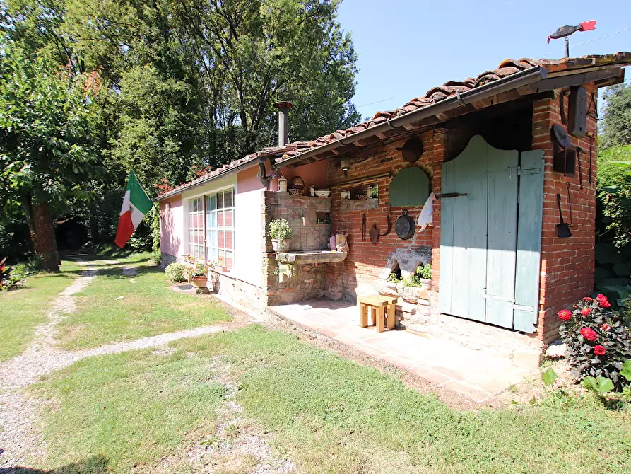 Immagine 11 di Rustico / casale in vendita  in Via della Chiesa di Gragnano a Lucca