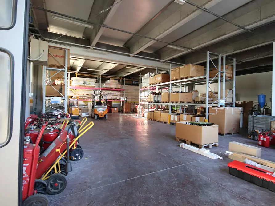 Immagine 4 di Attività artigianale in vendita  in Via Sarzanese 703 a Lucca