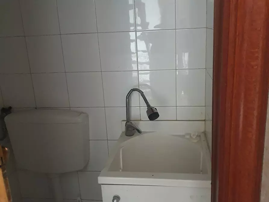 Immagine 6 di Locale commerciale in affitto  in via Battaglia a Reggio Di Calabria
