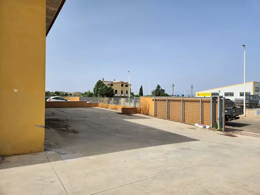 Immagine 2 di Attività artigianale in vendita  a Ussana