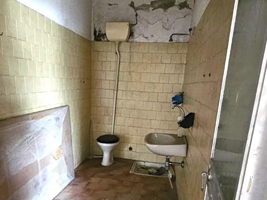 Immagine 7 di Magazzino in vendita  a Selargius