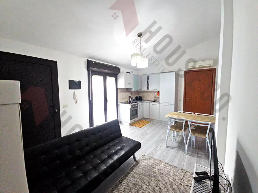 Immagine 1 di Appartamento in vendita  in Via G. Rossa 1 a Maracalagonis