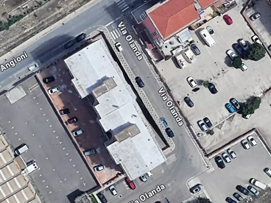 Immagine 1 di Garage in vendita  in Via Olanda a Quartu Sant'elena