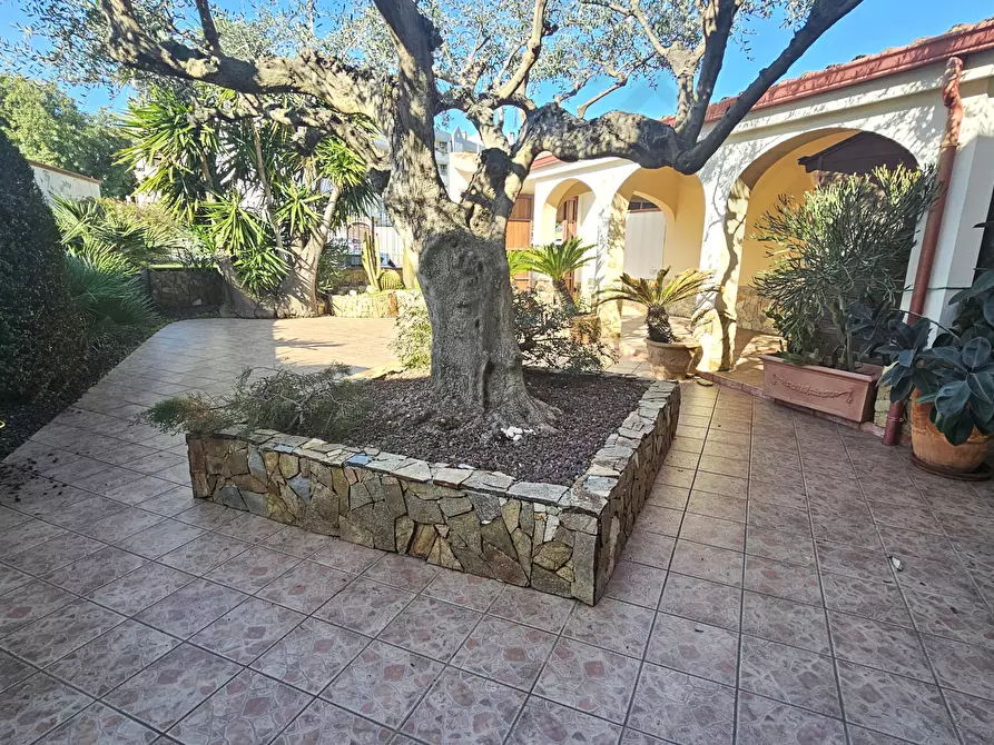 Immagine 8 di Villetta a schiera in vendita  a Quartu Sant'elena