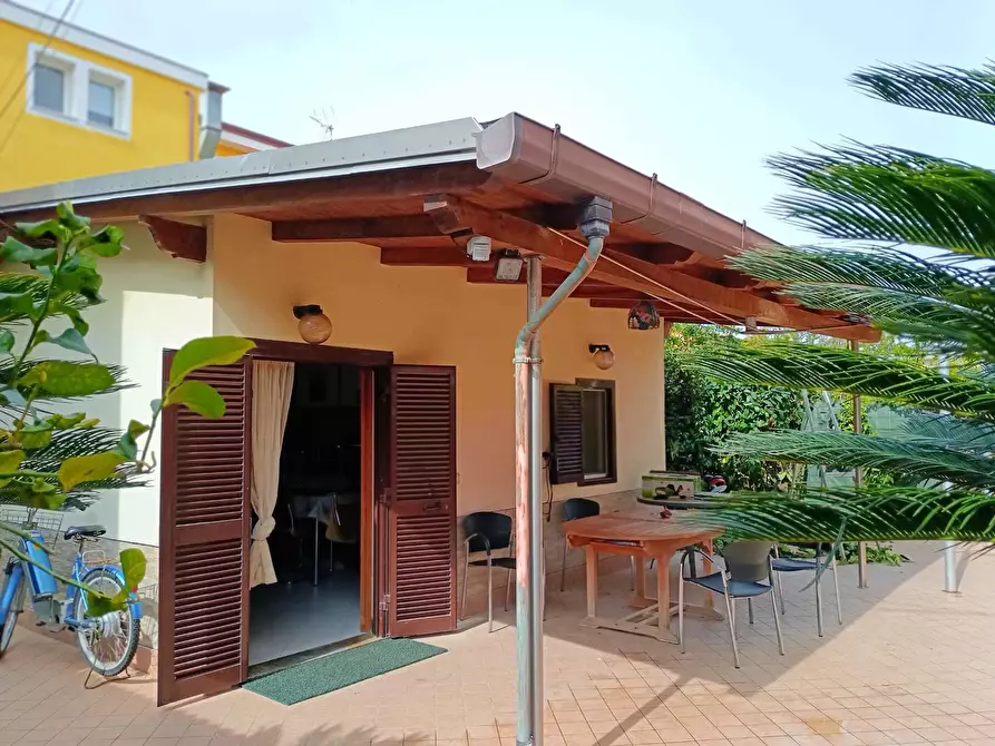 Immagine 21 di Casa semindipendente in vendita  a Ameglia