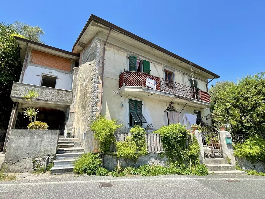Immagine 1 di Casa bifamiliare in vendita  a Ameglia