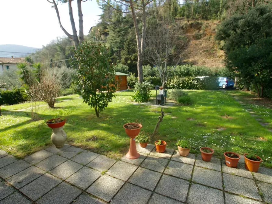 Immagine 3 di Porzione di casa in vendita  a Ameglia