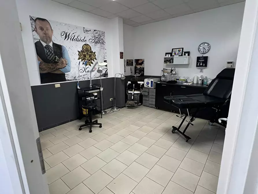 Immagine 3 di Ufficio in vendita  a Sarzana