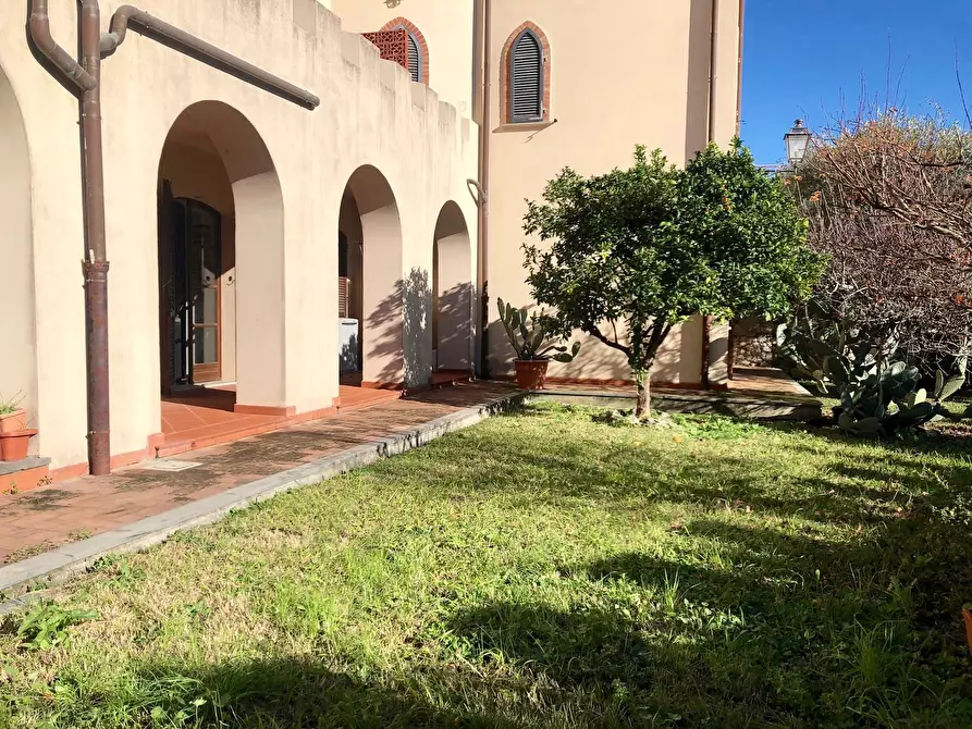 Immagine 17 di Porzione di casa in vendita  a Ameglia