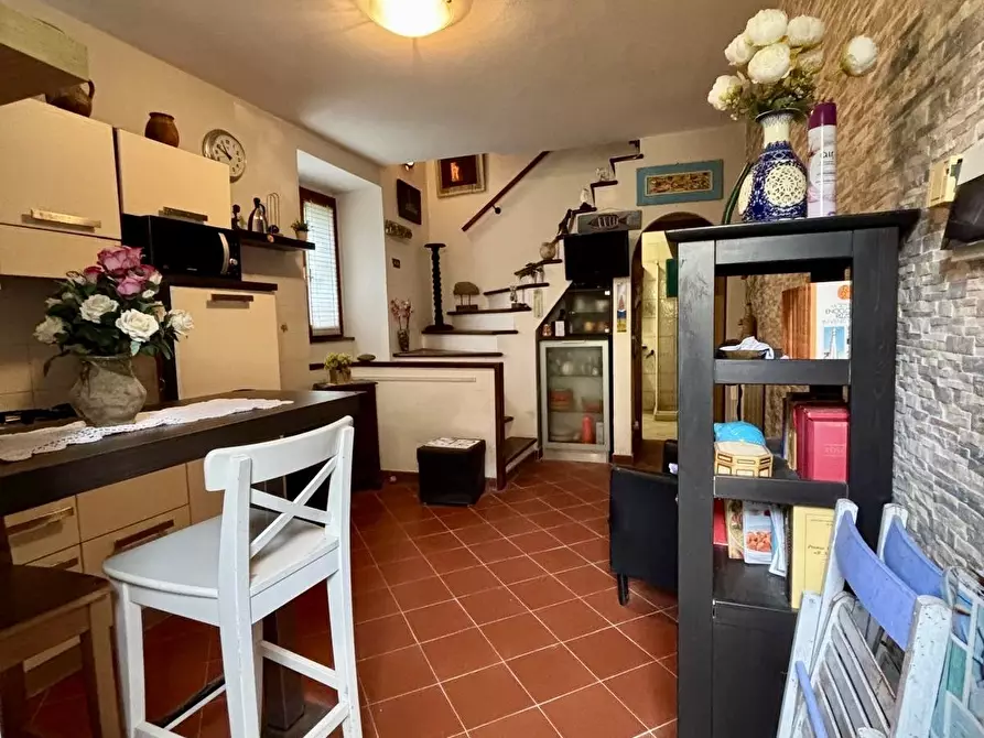 Immagine 5 di Porzione di casa in vendita  a Ameglia