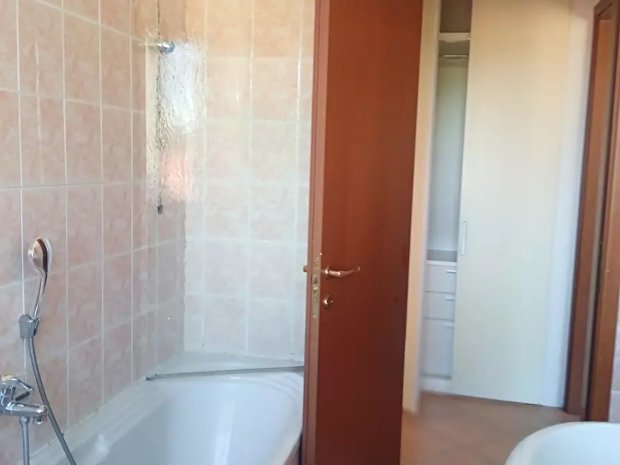 Immagine 21 di Quadrilocale in vendita  a Ameglia