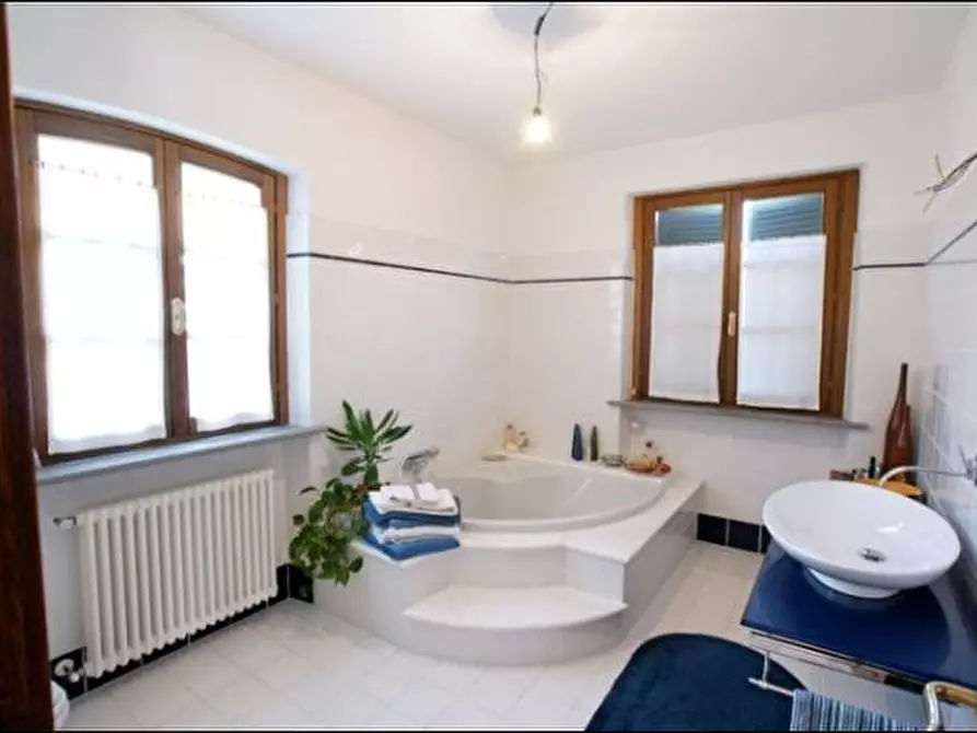 Immagine 19 di Villa in vendita  a Ameglia