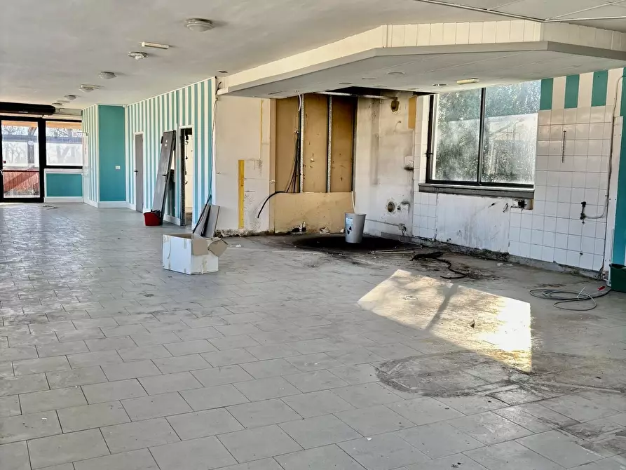 Immagine 3 di Bar / Ristorante in vendita  a Ameglia