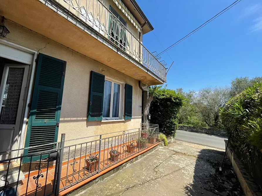 Immagine 2 di Porzione di casa in vendita  a Ameglia