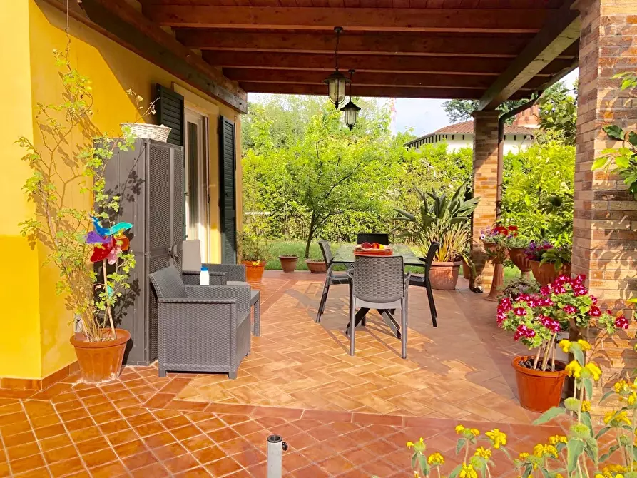 Immagine 4 di Villa in vendita  a Castelnuovo Magra