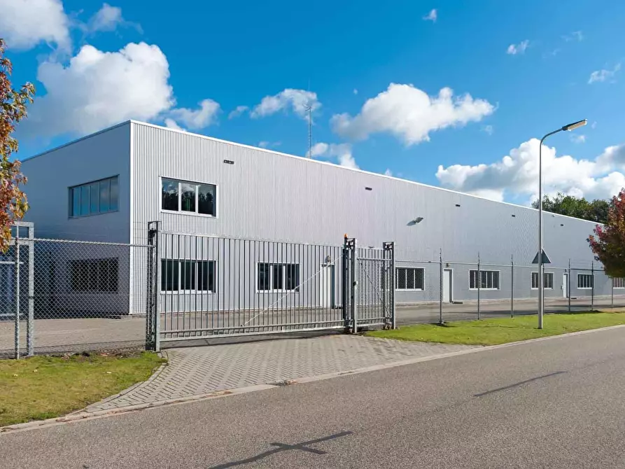 Immagine 1 di Capannone industriale in affitto  in Via Pecorina a Sarzana