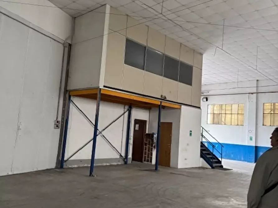 Immagine 4 di Capannone industriale in affitto  in Via degli Oliveti a Massa