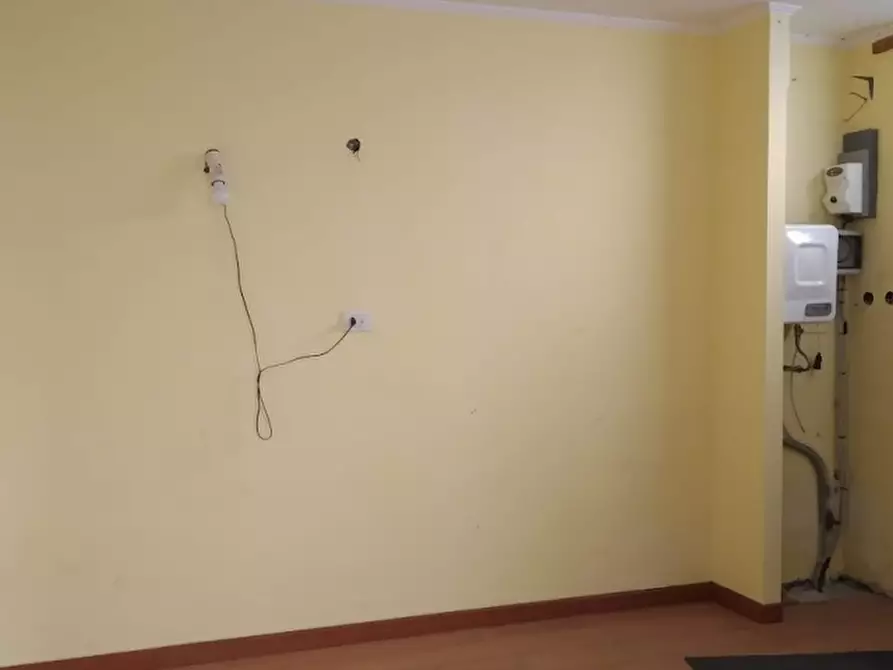 Immagine 9 di Locale commerciale in vendita  a Jesi