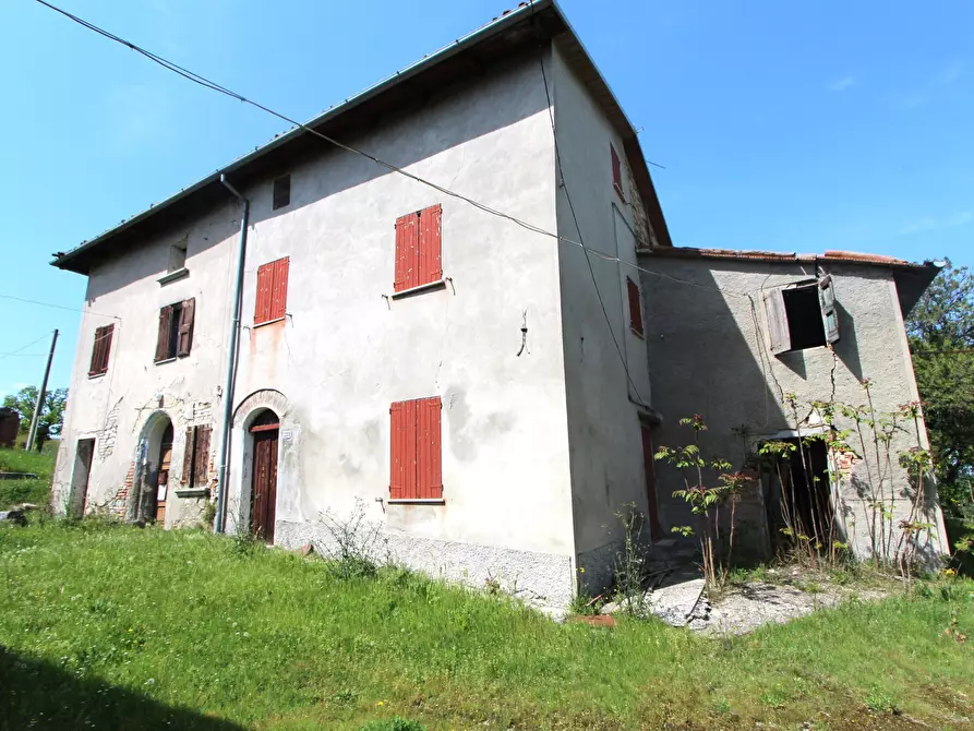 Immagine 3 di Rustico / casale in vendita  in via Castello a Valsamoggia