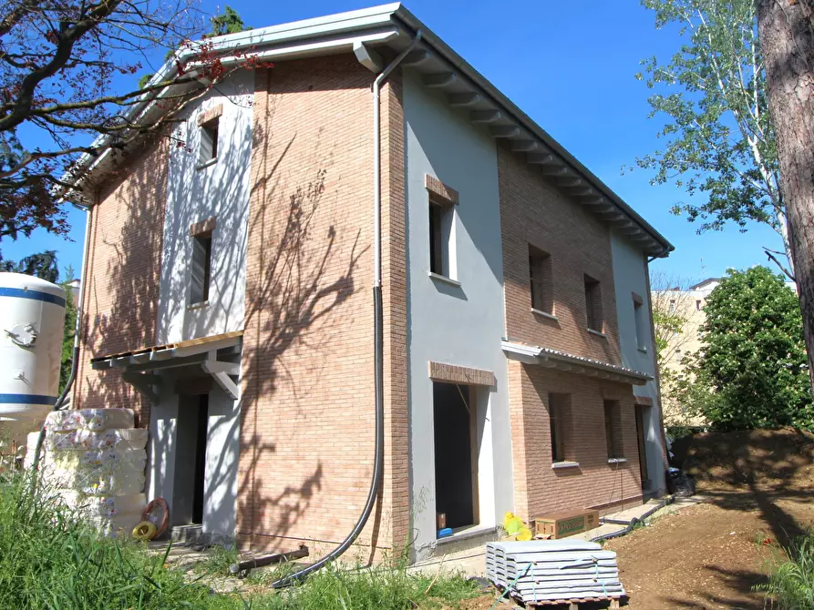 Immagine 1 di Porzione di casa in vendita  in Via Vanotto a Valsamoggia