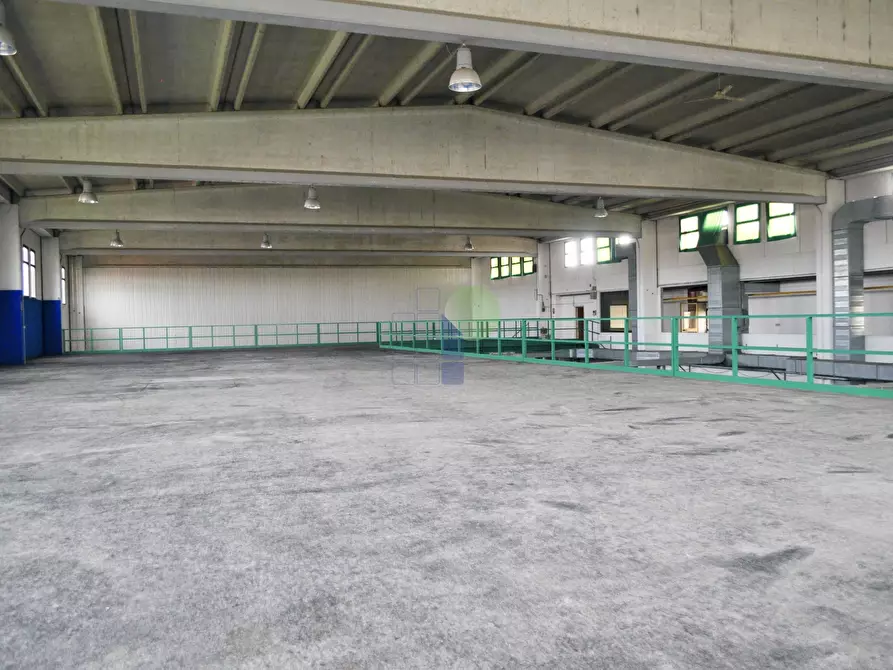 Immagine 3 di Attività artigianale in vendita  in Via della Padula 11 a Livorno